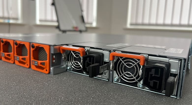 Juniper PTX10001-36MR — высокопроизводительное решение для современных сетевых сред фото 1